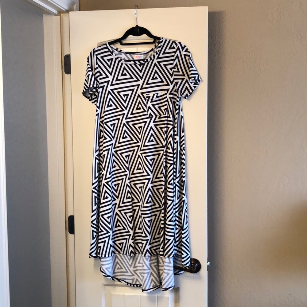 LuLaRoe Carly black and white triangle maze